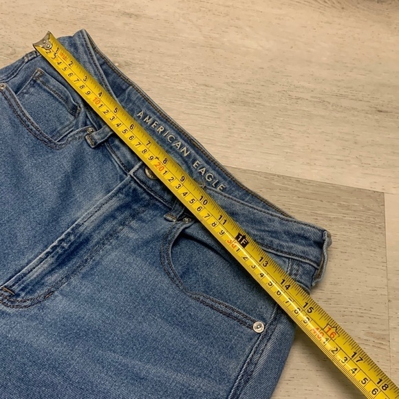 American Eagle High Rise Light Wash Mom‎ Jeans size 6 long stretchy - Picture 7 of 11